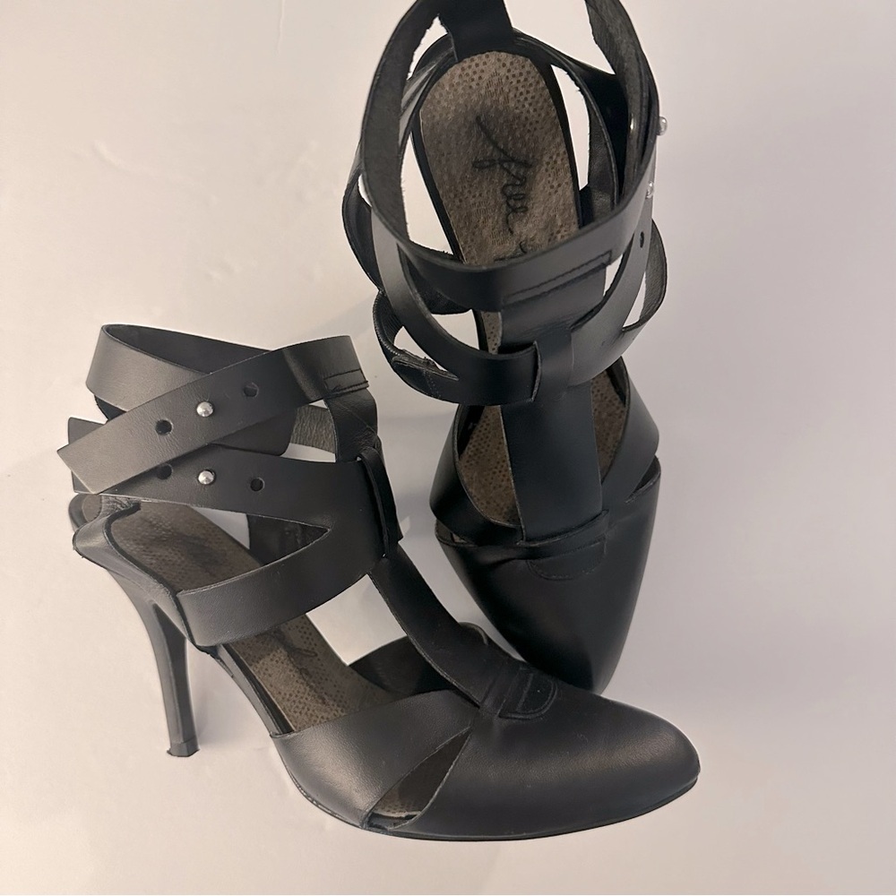 **CLOSET CLEAR OUT**  Free People Strappy Heels- Size 9